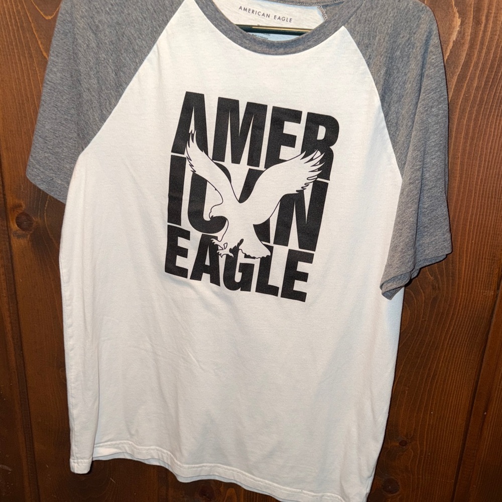 American Eagle Outfitters Men's Black and Gray Graphic Tee